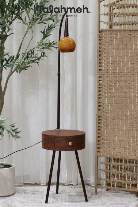 مصباح طاولة خشبي مع درج صغير